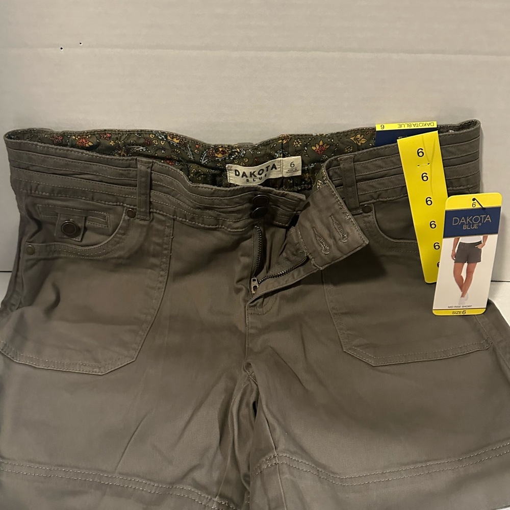 Dakota blue mid-rise shorts size 6